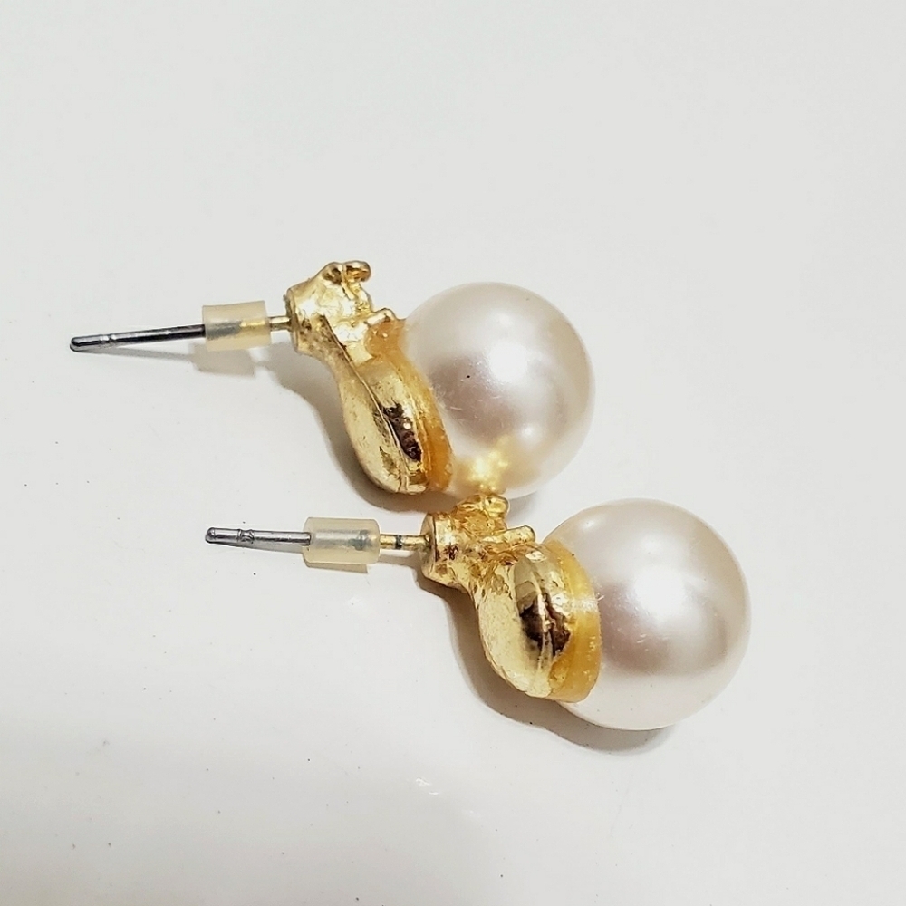 Fine Freshwater Pearl Stud Earrings 🌴